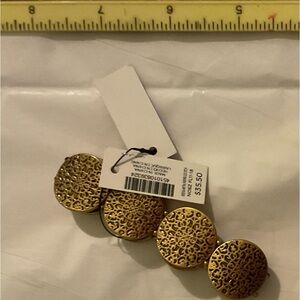 🤑🤑🤑 5 FOR $35 🤑🤑🤑 NWT Chico’s gold bracelet